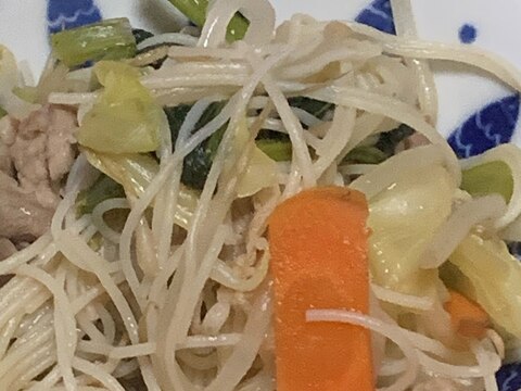 豚こま肉と小松菜のビーフン炒め